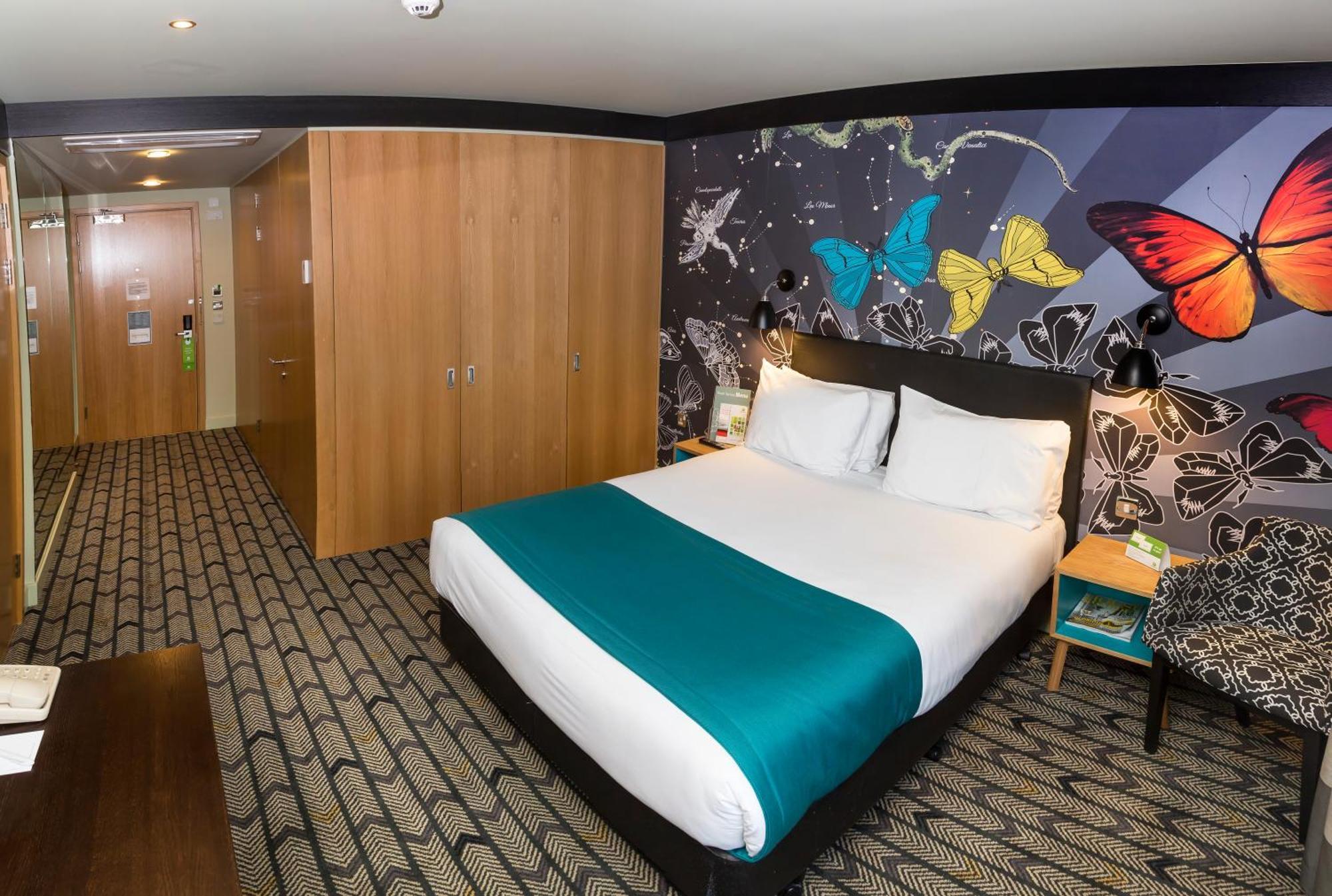 Holiday Inn Salisbury - Stonehenge By Ihg Amesbury Exterior photo