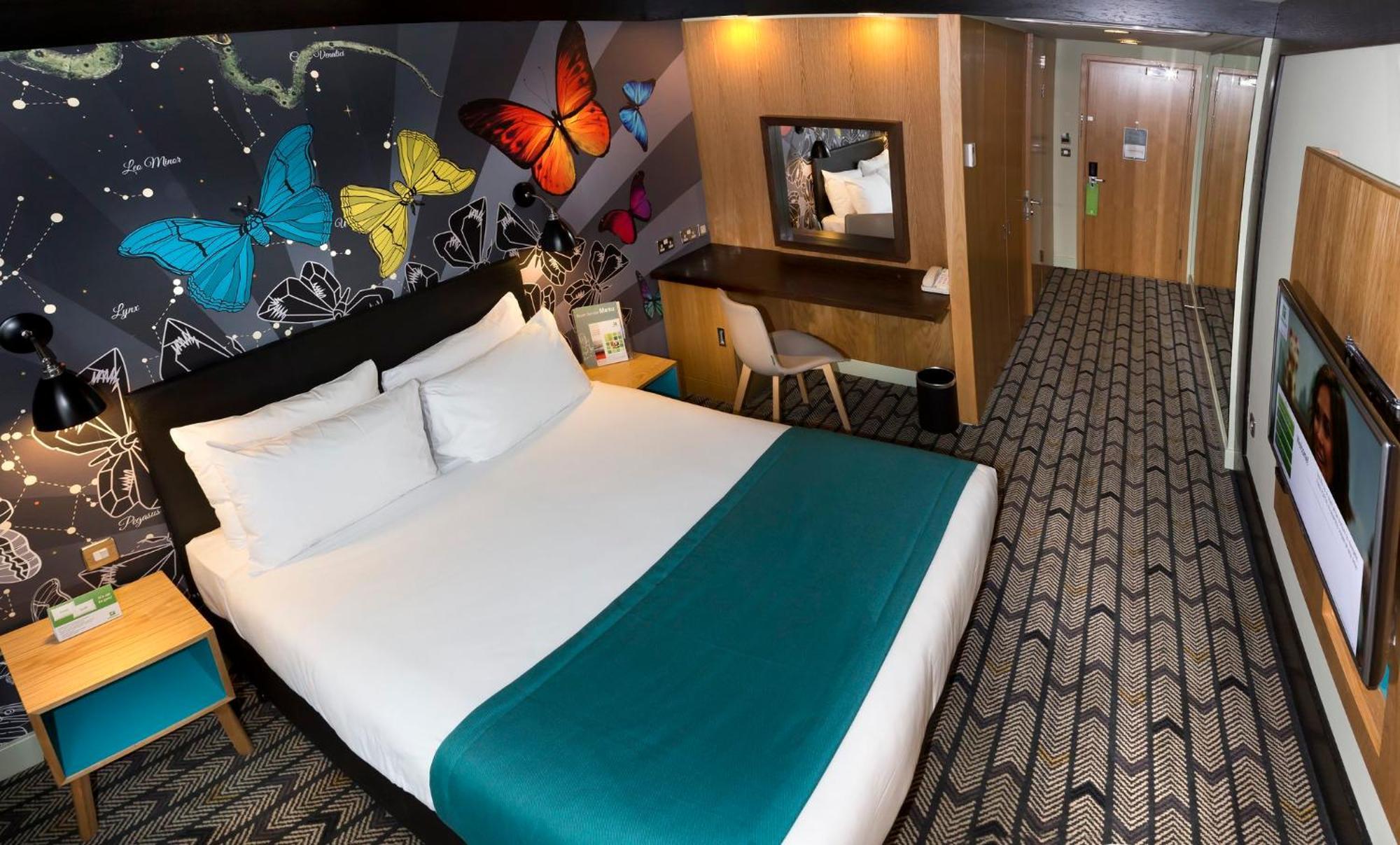 Holiday Inn Salisbury - Stonehenge By Ihg Amesbury Exterior photo