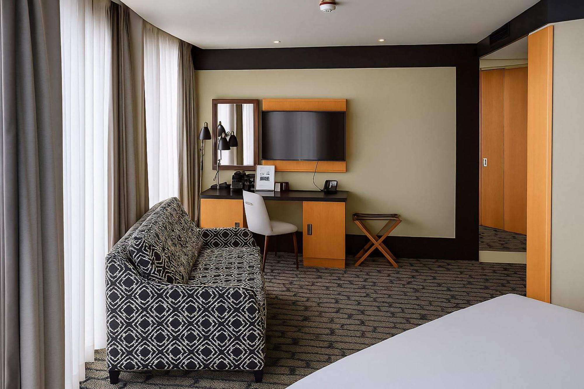 Holiday Inn Salisbury - Stonehenge By Ihg Amesbury Exterior photo